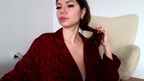 Snapshot of jullyenn chatting on 12-09-24, 10:22 Jully online show from 12-09-24, 10:22