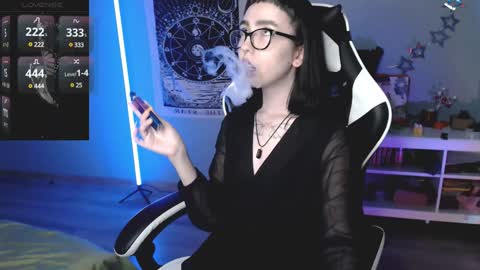 Snapshot of julscinamon chatting on 12-06-24, 04:17 Baroness Von Cringe online show from 12-06-24, 04:17