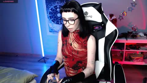 Snapshot of julscinamon chatting on 01-03-25, 06:14 Baroness Von Cringe online show from 01-03-25, 06:14