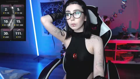 Snapshot of julscinamon chatting on 01-12-25, 06:38 Baroness Von Cringe online show from 01-12-25, 06:38