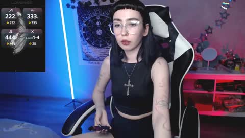 Snapshot of julscinamon chatting on 01-25-25, 07:49 Baroness Von Cringe online show from 01-25-25, 07:49