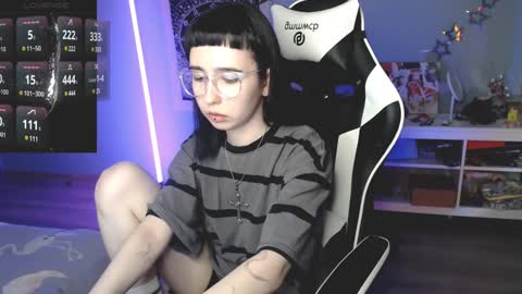 Snapshot of julscinamon chatting on 02-07-25, 05:51 Baroness Von Cringe online show from 02-07-25, 05:51