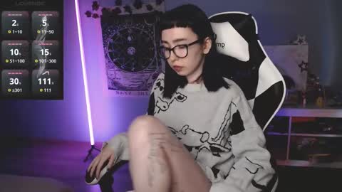 Snapshot of julscinamon chatting on 03-05-25, 04:24 Baroness Von Cringe online show from 03-05-25, 04:24