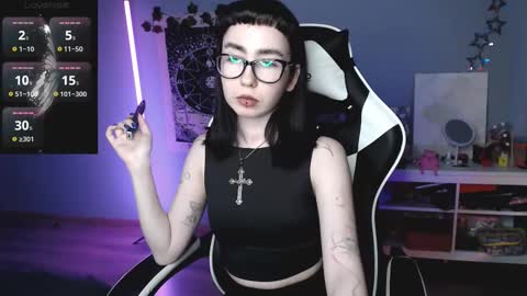 Snapshot of julscinamon chatting on 03-09-25, 04:55 Baroness Von Cringe online show from 03-09-25, 04:55