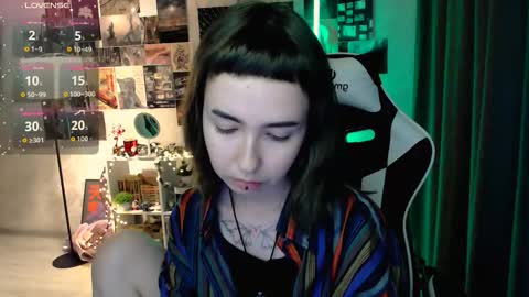 Snapshot of julscinamon chatting on 09-28-25, 06:24 Baroness Von Cringe online show from 09-28-25, 06:24