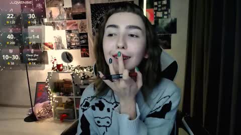 Snapshot of julscinamon chatting on 09-30-25, 05:07 Baroness Von Cringe online show from 09-30-25, 05:07