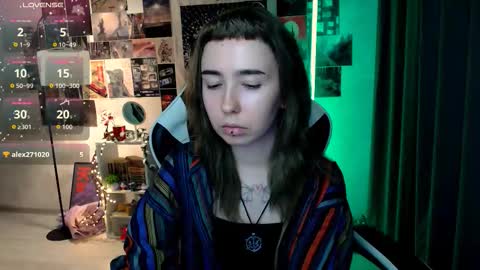 Snapshot of julscinamon chatting on 10-01-25, 03:18 Baroness Von Cringe online show from 10-01-25, 03:18