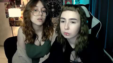 Snapshot of julscinamon chatting on 10-03-25, 03:31 Baroness Von Cringe online show from 10-03-25, 03:31