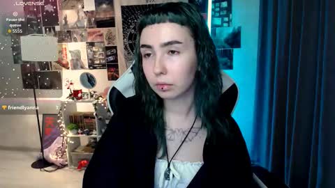 Snapshot of julscinamon chatting on 10-10-25, 06:40 Baroness Von Cringe online show from 10-10-25, 06:40