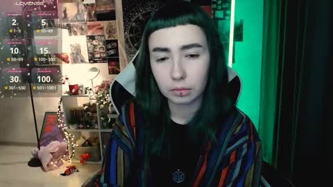 Snapshot of julscinamon chatting on 10-28-25, 06:10 Baroness Von Cringe online show from 10-28-25, 06:10