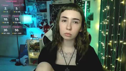 Snapshot of julscinamon chatting on 12-20-25, 05:42 Baroness Von Cringe online show from 12-20-25, 05:42