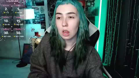 Snapshot of julscinamon chatting on 02-22-26, 04:49 Baroness Von Cringe online show from 02-22-26, 04:49