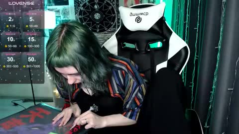 Snapshot of julscinamon chatting on 03-11-26, 04:24 Baroness Von Cringe online show from 03-11-26, 04:24