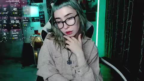 Snapshot of julscinamon chatting on 03-15-26, 06:58 Baroness Von Cringe online show from 03-15-26, 06:58