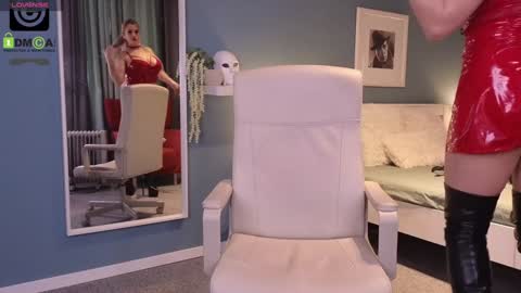 Snapshot of julya_parker chatting on 01-17-25, 09:49 Julya Mistress online show from 01-17-25, 09:49