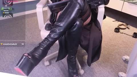 Snapshot of julya_parker chatting on 02-19-25, 04:33 Julya Mistress online show from 02-19-25, 04:33