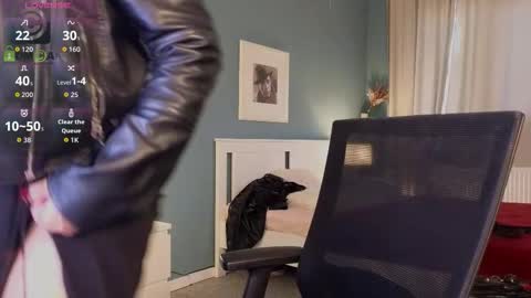 Snapshot of julya_parker chatting on 11-12-25, 09:42 Julya Mistress online show from 11-12-25, 09:42