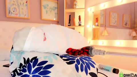 Snapshot of julyanna_ chatting on 10-16-25, 08:54 Juliana online show from 10-16-25, 08:54