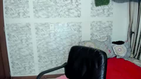 Snapshot of julybravo chatting on 06-04-26, 11:00 juliana online show from 06-04-26, 11:00