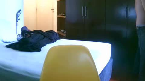 Mia online show from 12-21-25, 04:47