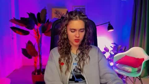 Snapshot of junewoods chatting on 11-22-25, 10:25 junewoods online show from 11-22-25, 10:25