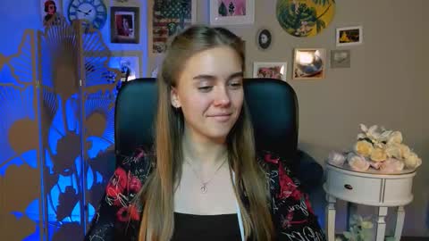 Snapshot of junewoods chatting on 11-25-25, 05:18 junewoods online show from 11-25-25, 05:18