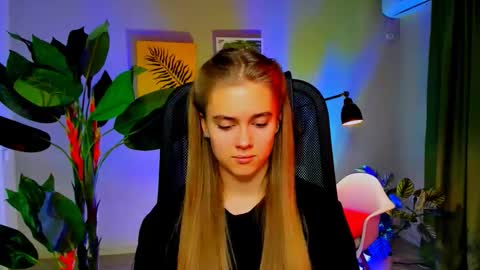 Snapshot of junewoods chatting on 12-04-25, 06:23 junewoods online show from 12-04-25, 06:23