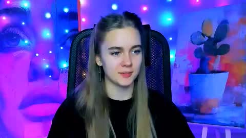 Snapshot of junewoods chatting on 12-18-25, 06:30 junewoods online show from 12-18-25, 06:30