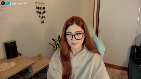 Snapshot of jungleofpandas chatting on 11-16-25, 04:07 Call me Sussy online show from 11-16-25, 04:07