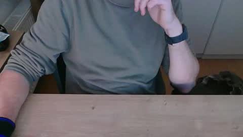 Snapshot of junk2711 chatting on 10-27-25, 03:49 junk2711 online show from 10-27-25, 03:49