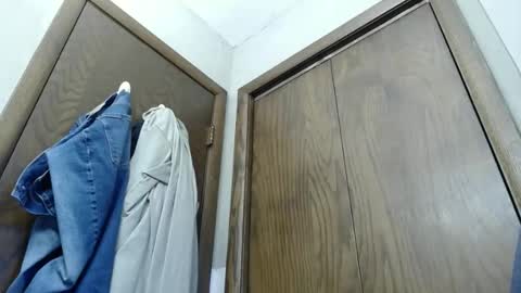 Snapshot of junk_yard_dog chatting on 11-22-25, 05:34 Dave online show from 11-22-25, 05:34