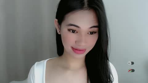 Snapshot of juny_lanyy chatting on 01-24-25, 11:26 Julia online show from 01-24-25, 11:26