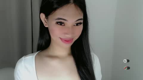 Snapshot of juny_lanyy chatting on 02-17-25, 12:16 Julia online show from 02-17-25, 12:16