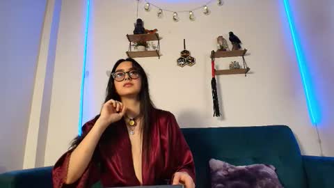 Snapshot of just_isa chatting on 11-09-25, 02:32 Isa y Luci online show from 11-09-25, 02:32