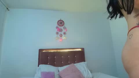 Snapshot of just_isa chatting on 12-04-25, 04:16 Isa y Luci online show from 12-04-25, 04:16