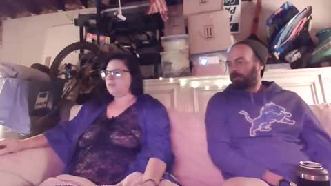 Snapshot of justabowiegirl chatting on 11-18-25, 01:11 Bowie Jester online show from 11-18-25, 01:11