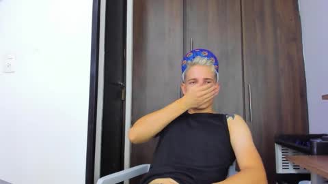 Snapshot of justin_biker chatting on 11-06-25, 10:43 justin_biker online show from 11-06-25, 10:43