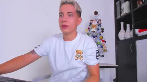 Snapshot of justin_biker chatting on 12-05-25, 02:14 justin_biker online show from 12-05-25, 02:14