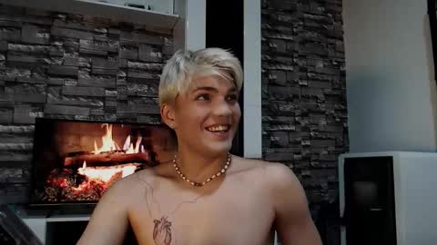 Snapshot of justin_cutie chatting on 11-03-25, 07:04 U bf Justin online show from 11-03-25, 07:04