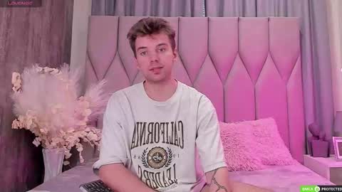 Snapshot of justin_reed chatting on 09-22-25, 08:49 Arthur online show from 09-22-25, 08:49