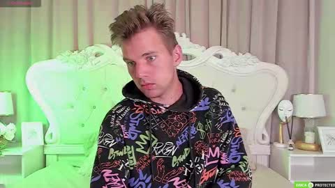 Snapshot of justin_reed chatting on 11-30-25, 08:18 Arthur online show from 11-30-25, 08:18