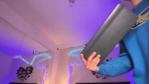 Snapshot of justinbe_ chatting on 01-10-26, 11:23 Justin online show from 01-10-26, 11:23