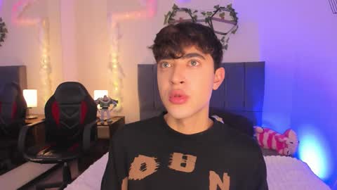 Snapshot of justinbe_ chatting on 02-03-26, 11:26 Justin online show from 02-03-26, 11:26