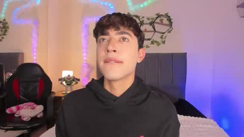 Snapshot of justinbe_ chatting on 02-07-26, 11:36 Justin online show from 02-07-26, 11:36