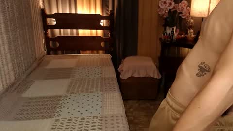 Snapshot of justine_hunk chatting on 12-16-24, 10:18 justine_hunk online show from 12-16-24, 10:18