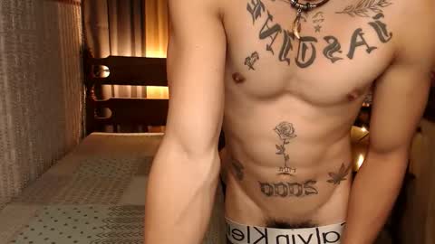 Snapshot of justine_hunk chatting on 01-11-25, 10:19 justine_hunk online show from 01-11-25, 10:19
