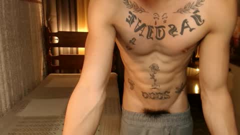 Snapshot of justine_hunk chatting on 03-10-25, 04:07 justine_hunk online show from 03-10-25, 04:07