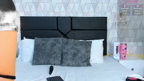 Snapshot of justineperry chatting on 11-26-25, 04:02 Justine online show from 11-26-25, 04:02