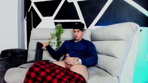 Snapshot of justinfuller_31 chatting on 10-25-25, 05:08 justinfuller_31 online show from 10-25-25, 05:08