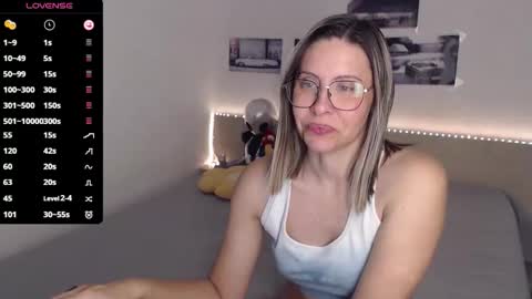 Snapshot of justmexy7 chatting on 09-11-25, 04:12 Julie online show from 09-11-25, 04:12